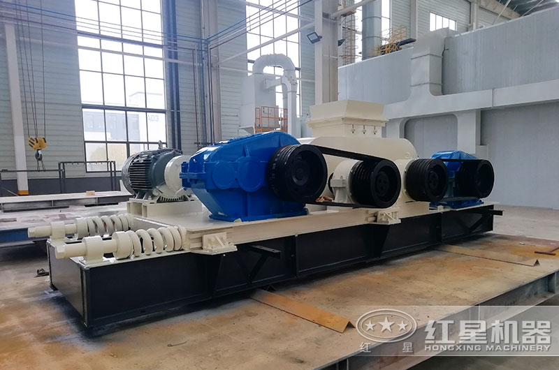 時(shí)產(chǎn)50噸對(duì)輥制砂機(jī)型號(hào)_多少錢一臺(tái)？