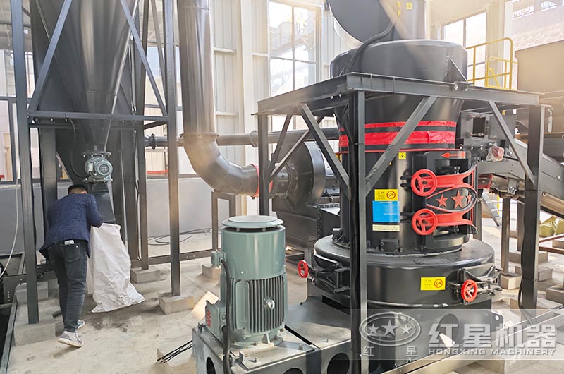 HGM細(xì)粉磨機(jī)工作現(xiàn)場圖片