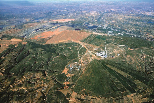 推動綠色礦山建設(shè)，紅星破碎機廠家鼎力相助