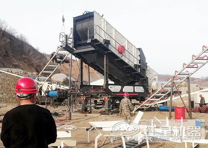 粉碎機安裝搭設(shè)現(xiàn)場