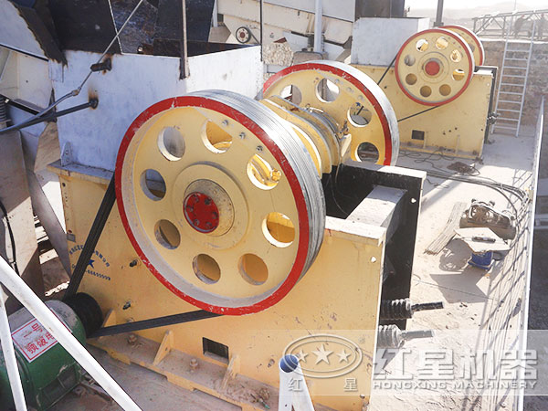 顎式石子磕石機的價格及產量是多少？