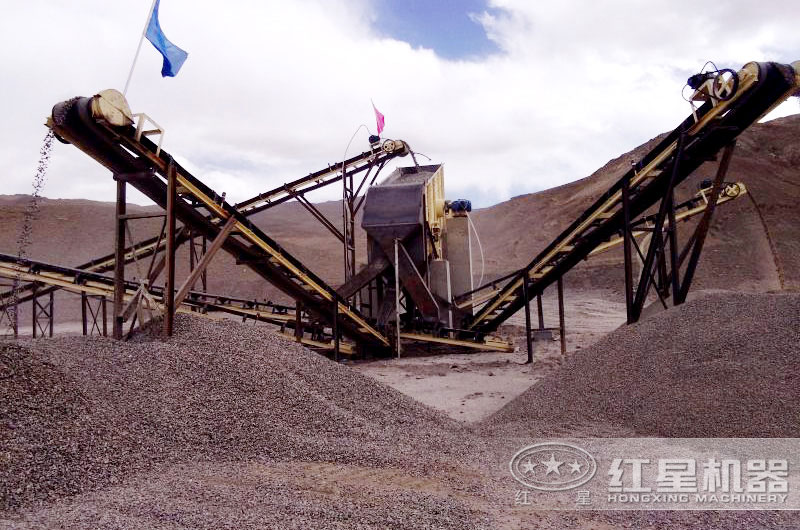 碎石破碎機(jī)生產(chǎn)線一天產(chǎn)量是多少？有沒(méi)有現(xiàn)場(chǎng)生產(chǎn)視頻？