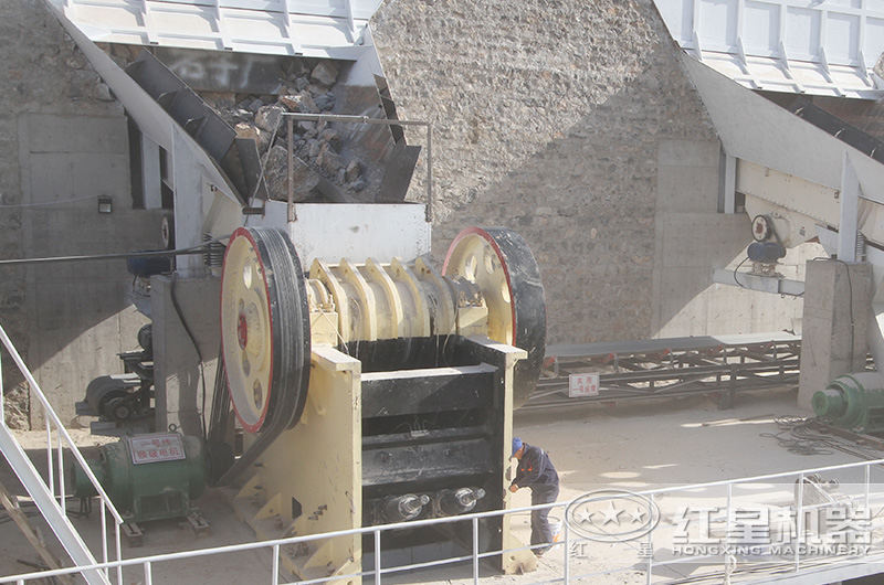 時(shí)產(chǎn)1000噸的鄂破機(jī)下料口多大，有哪些型號？