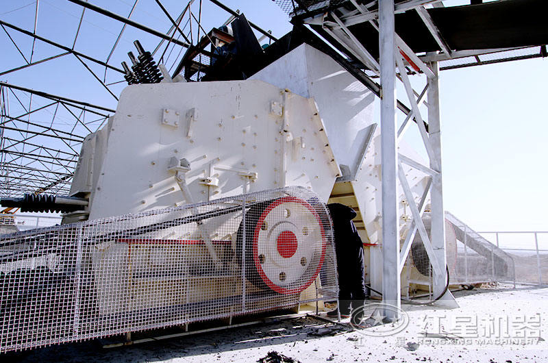 雙臺反擊破碎機(jī)制砂生產(chǎn)現(xiàn)場