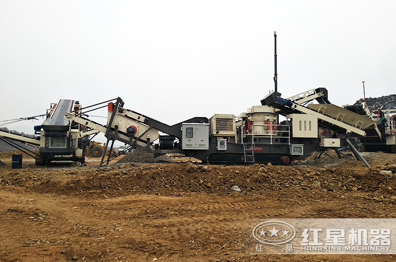 圓錐破移動履帶一體式石子破碎機(jī)作業(yè)客戶現(xiàn)場