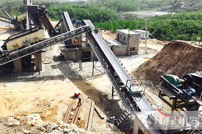 移動碎石機和固定碎石機哪個好？話不多說，上現(xiàn)場圖