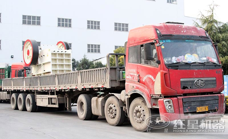 人工破碎混凝土用什么機器？選擇顎破機，大產(chǎn)量，運行可靠