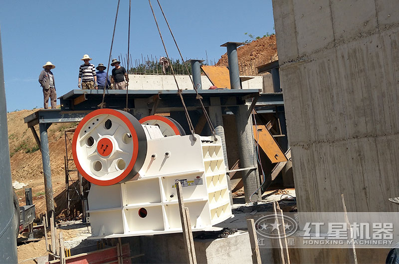 時產(chǎn)300噸破碎機報價單