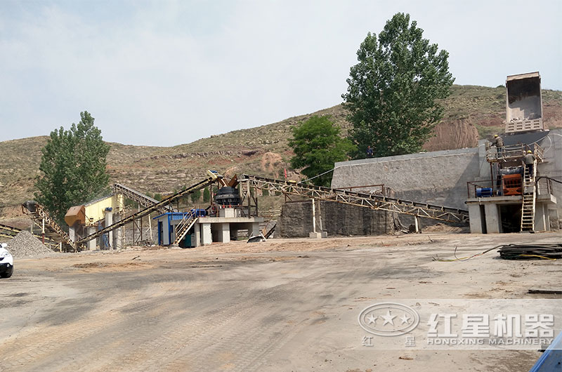 破碎玄武巖用什么機器好？整條生產(chǎn)線還需要哪些設(shè)備？