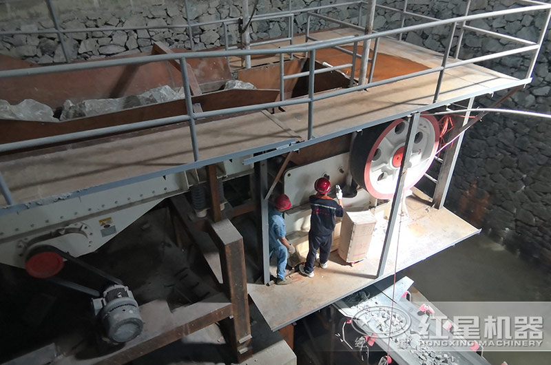 瀝青混凝土用輝綠巖還是玄武巖？鄂式破碎機(jī)碎輝綠巖怎樣？